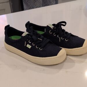 Cariuma Navy Sneakers. Size 8. EUC